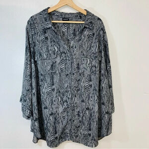 Torrid Top Blouse Woman‎ 4X  Snake Print Button Front Half Roll Tab Sleeve Light